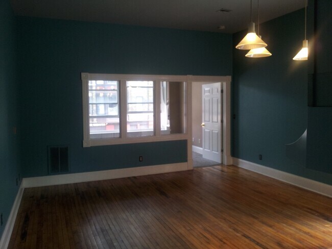 Interior Photo - 1025 5th