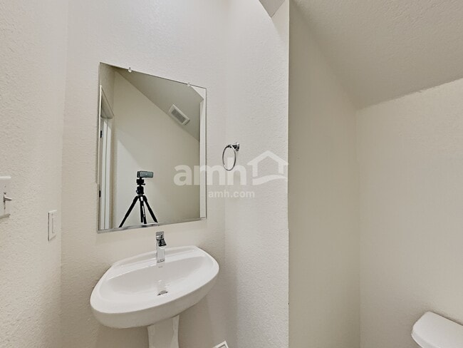 Building Photo - 2722 Meadowood Heights