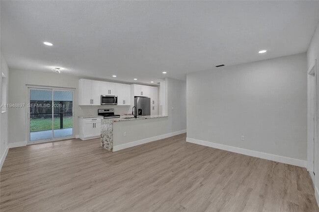 Building Photo - 21021 NE 13th Pl