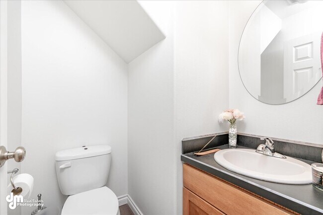 Building Photo - 299 Skwentna Dr