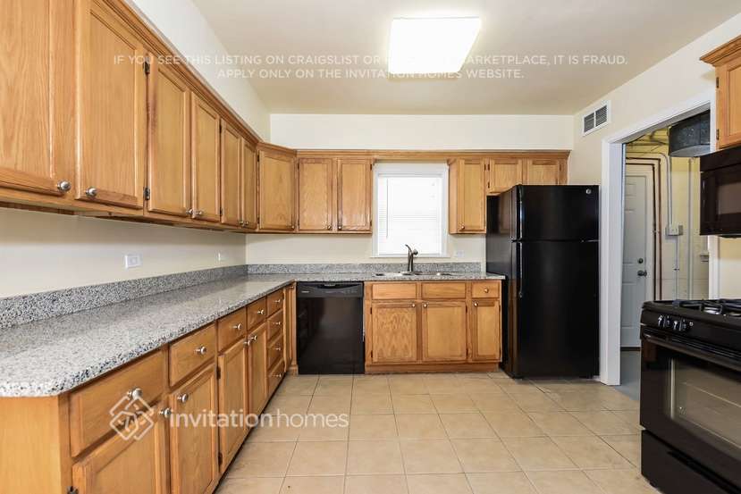 Building Photo - 4100 W 99th Pl