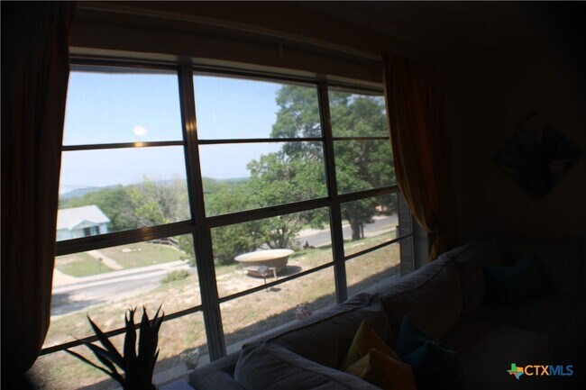 Building Photo - 1307 Sherry Ln
