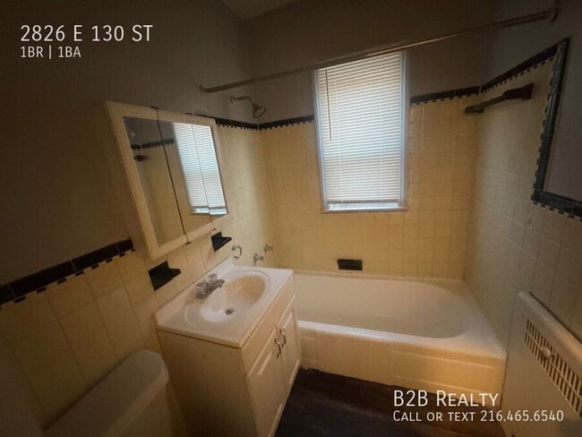 Building Photo - 2826 E 130th St