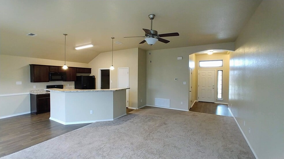 Building Photo - 1105 Wethersfield Ln