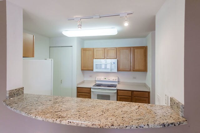 Building Photo - 345 N La Salle Dr
