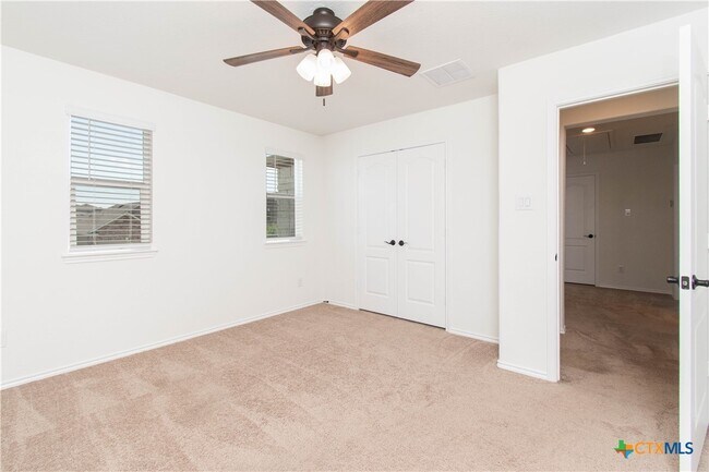 Building Photo - 661 Bailey Park Dr