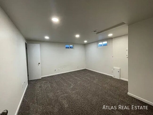 Building Photo - 995 Ingalls St