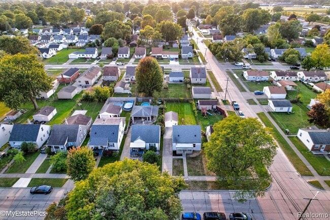 Building Photo - 6151 Helen St