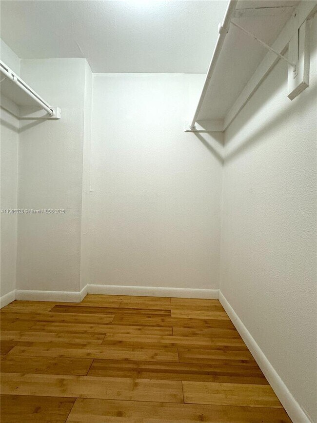 Building Photo - 9320 Fontainebleau Blvd