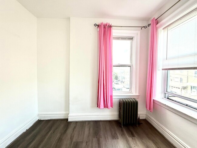 Building Photo - 275 Linden Ave