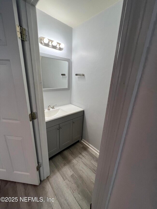 Building Photo - 3057 Camelliawood Cir E