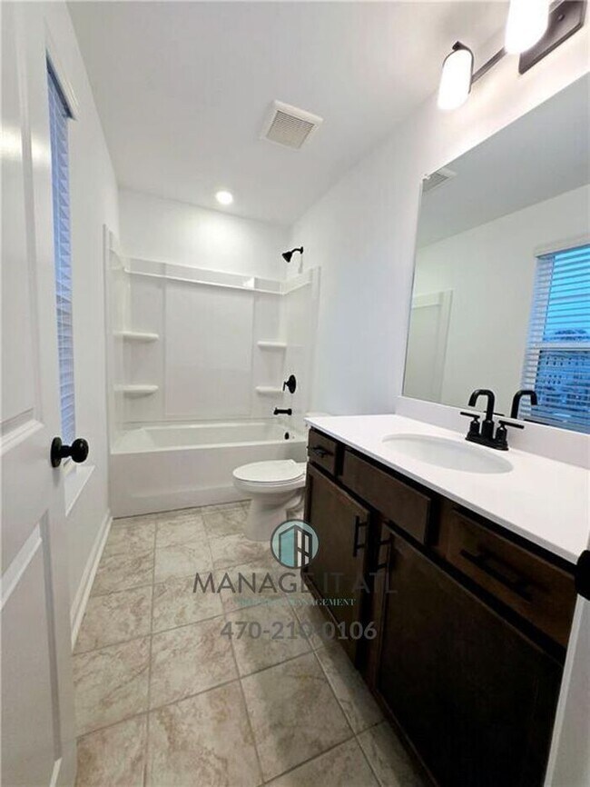 Building Photo - Beautiful End-Unit three-story townhome in Tucker