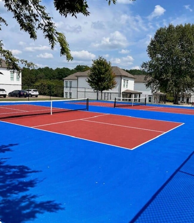 Building Photo - 206 Town Center Dr