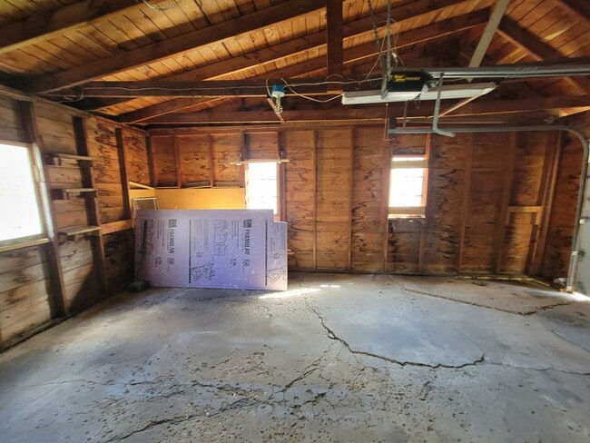 Building Photo - 3 Bed 2 Bath House