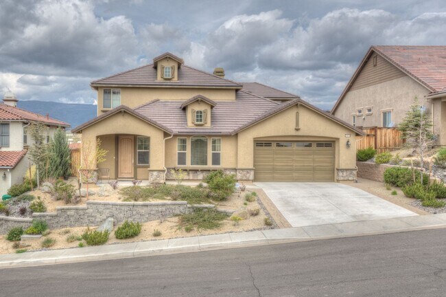 Building Photo - Beautiful former Meritage model home in the heart of Somersett. 4bed/3.5bath/3car 3764sf