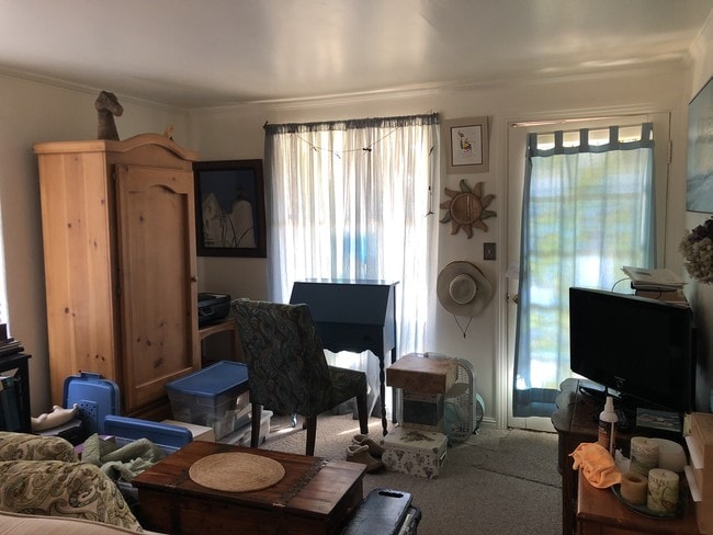 Building Photo - 343 E Thomson Ave