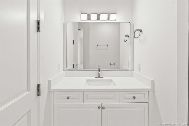 Building Photo - 47 SW Osceola St