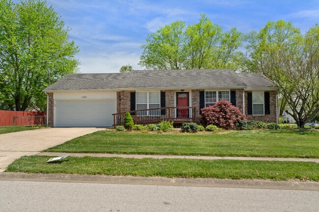 Building Photo - 1302 Williamsburg Dr