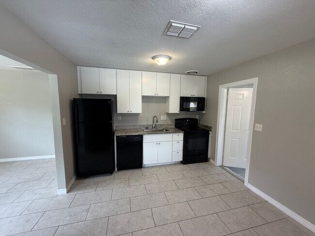 Building Photo - 1450 Powhatan Ct