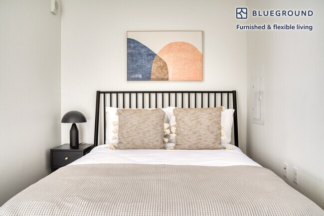 Building Photo - 12258 NE 12th Ln