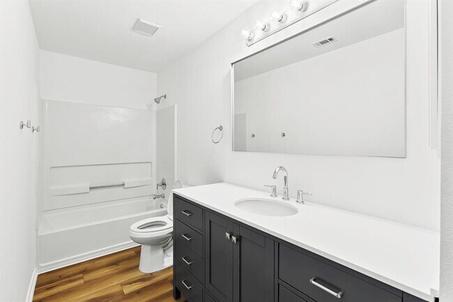 Building Photo - 2431 Lavendale Ct