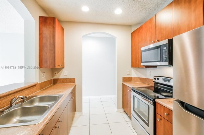 Building Photo - 2281 NE 42nd Cir