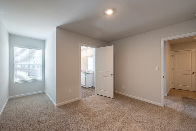 Building Photo - 3422 Firestone Dr