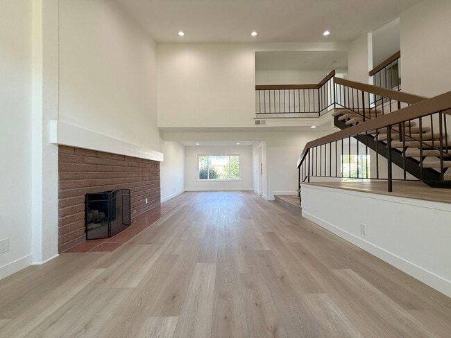 Building Photo - Greenbrook Estate Home