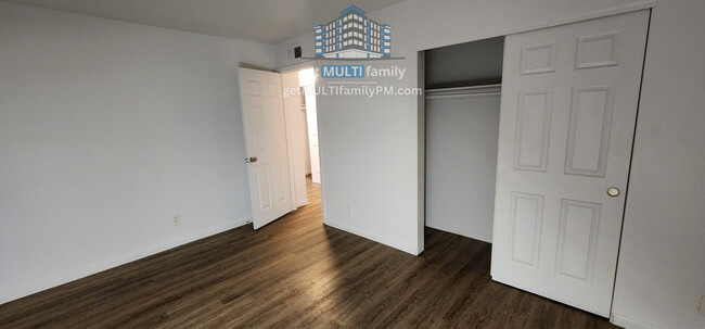 Building Photo - Move-in Ready Apartment!