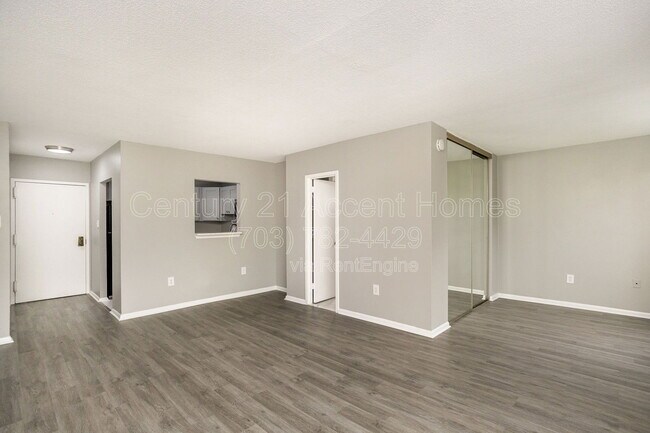 Building Photo - 2059 Huntington Ave