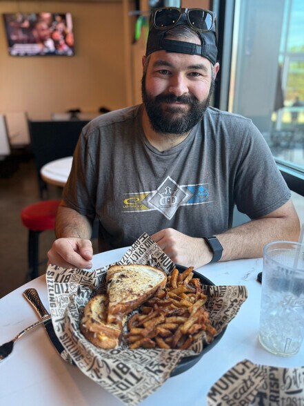 Building Photo - Room in Apartment on Liberty St