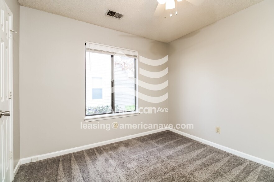 Building Photo - 220 Risdon Way