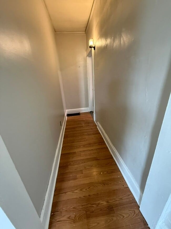Building Photo - 2 Bedroom / 1 bathroom House in Peoria, IL