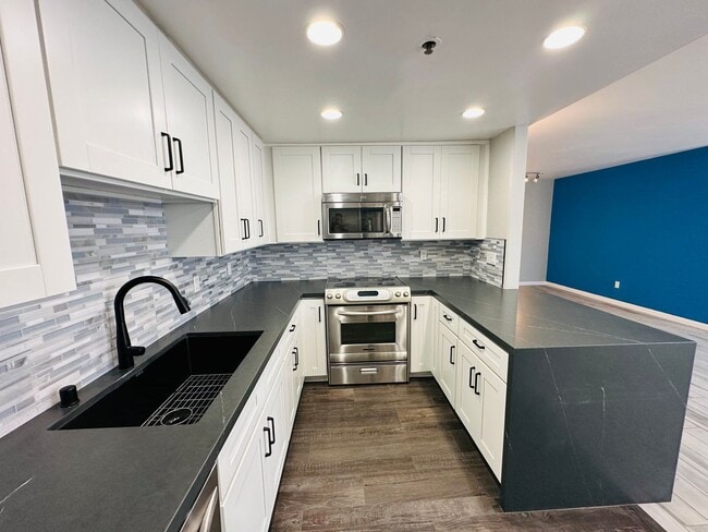 Building Photo - Ground level 2 bedroom, 2 bath in Bayfront...