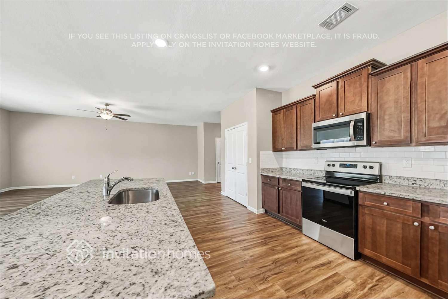 Building Photo - 407 Vermeer Ct