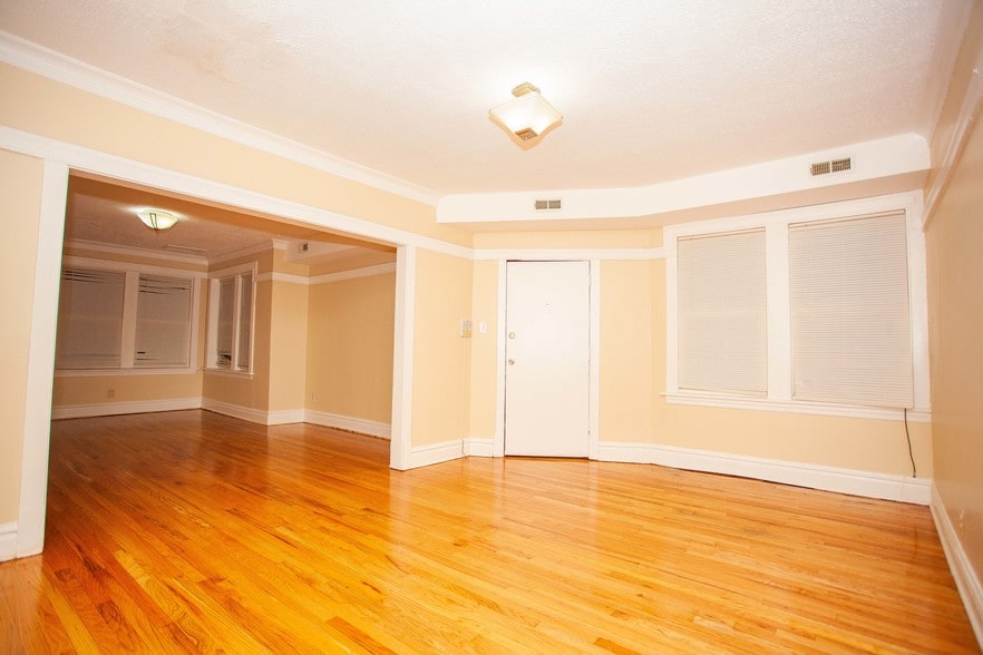 Building Photo - 5301 W Jackson Blvd