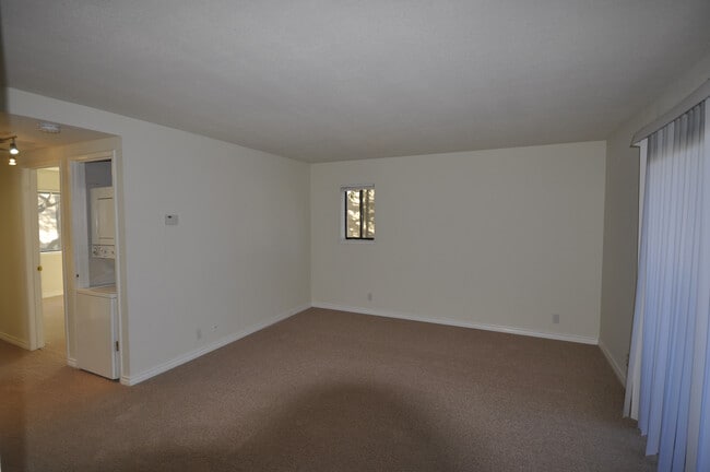 Building Photo - Great central SJ location near Highways 87...