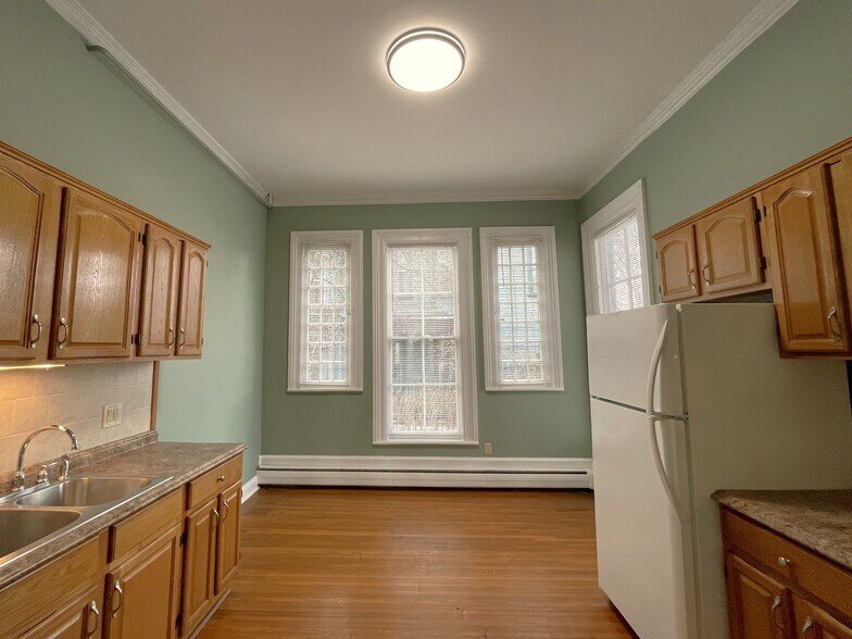 Kitchen - 463 W Church St