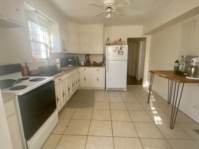 Building Photo - Cozy Cape Cod - Minutes to TBS (Quantico) over half an acre!