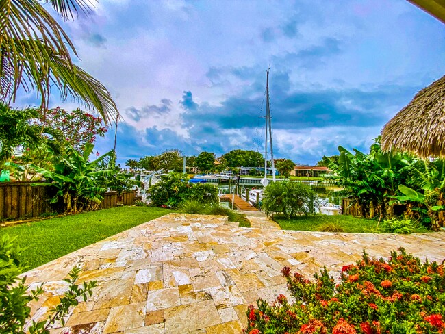 Building Photo - 4300 Beach Dr SE