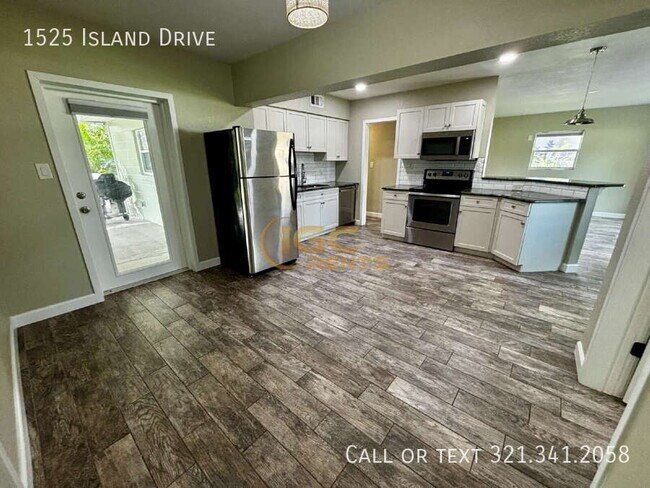 Building Photo - 1525 Island Dr