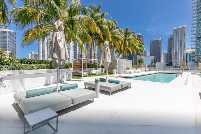 Building Photo - 90 SW 3rd St