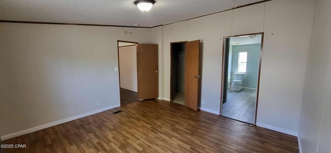 Building Photo - 3024 E 13th Ct