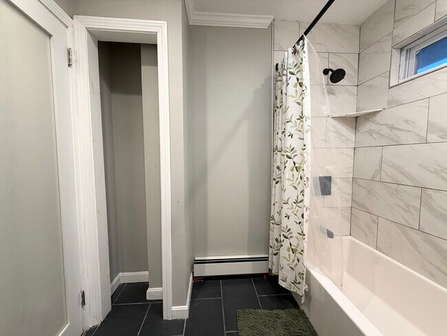 Building Photo - 43 Frankton Ave