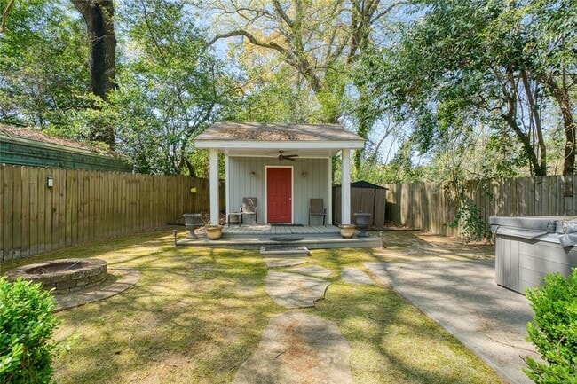 Building Photo - 561 Pine Tree Ln