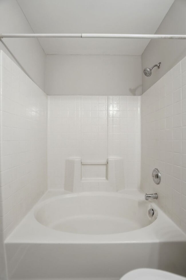 Building Photo - 3 bedroom single family home!