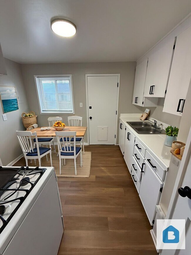 Building Photo - 433 Glen View Ct