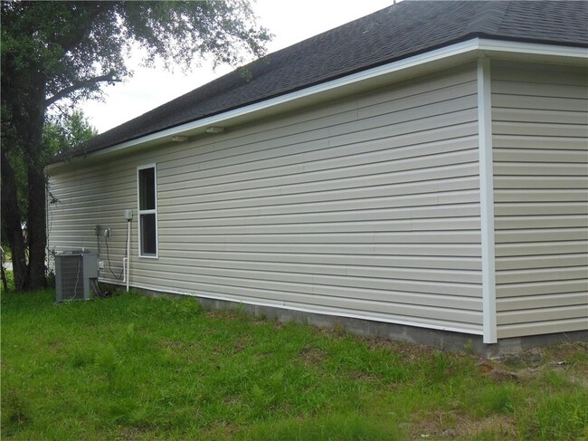 Building Photo - 208 Saddle Brooke Trace