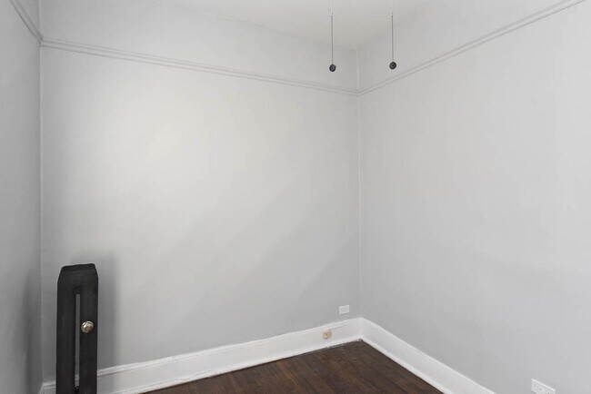 Building Photo - 1249 W Rosemont Ave