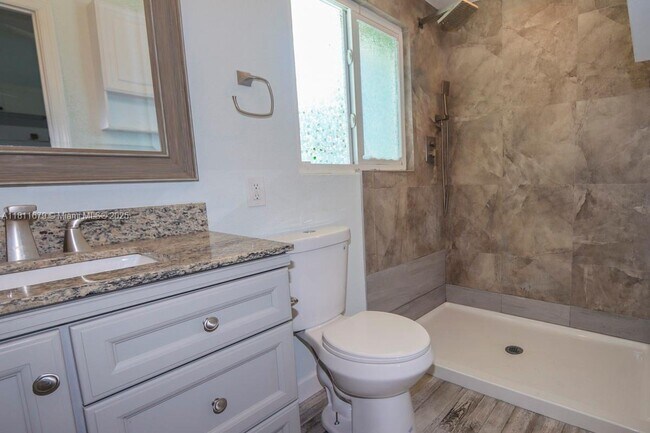 Building Photo - 812 Chukker Rd